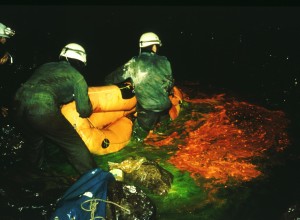 Colorazione con Fluoresceina, Grotta di Val de' Varri Colorazione con fluorescina, Inghiottitoio di Val de’Varri, Pescorocchiano (RI), fine anni Sessanta